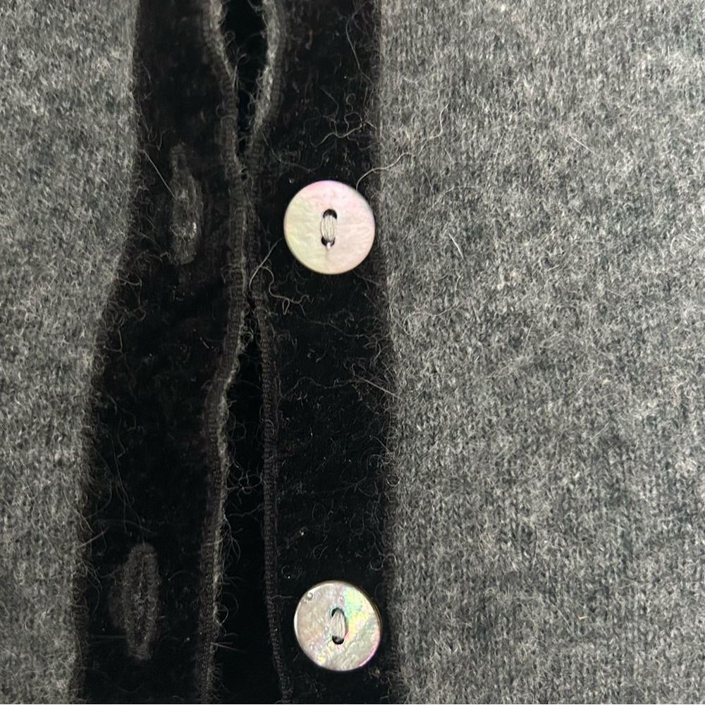 VTG Maurices Charcoal Gray Crewneck Abalone Button-Front Velvet Trim Cardigan - Picture 2 of 8